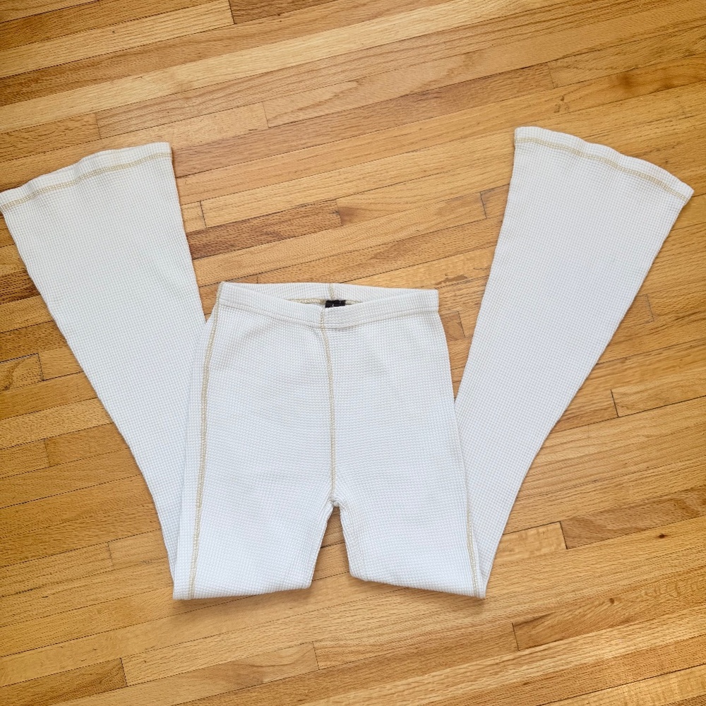 🤍 Cream White Waffle Knit Flare Pants